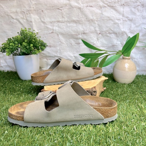 Arizona Big Buckle
Nubuck Leather
Dove Gray women size 36 US 6 - Picture 8 of 16